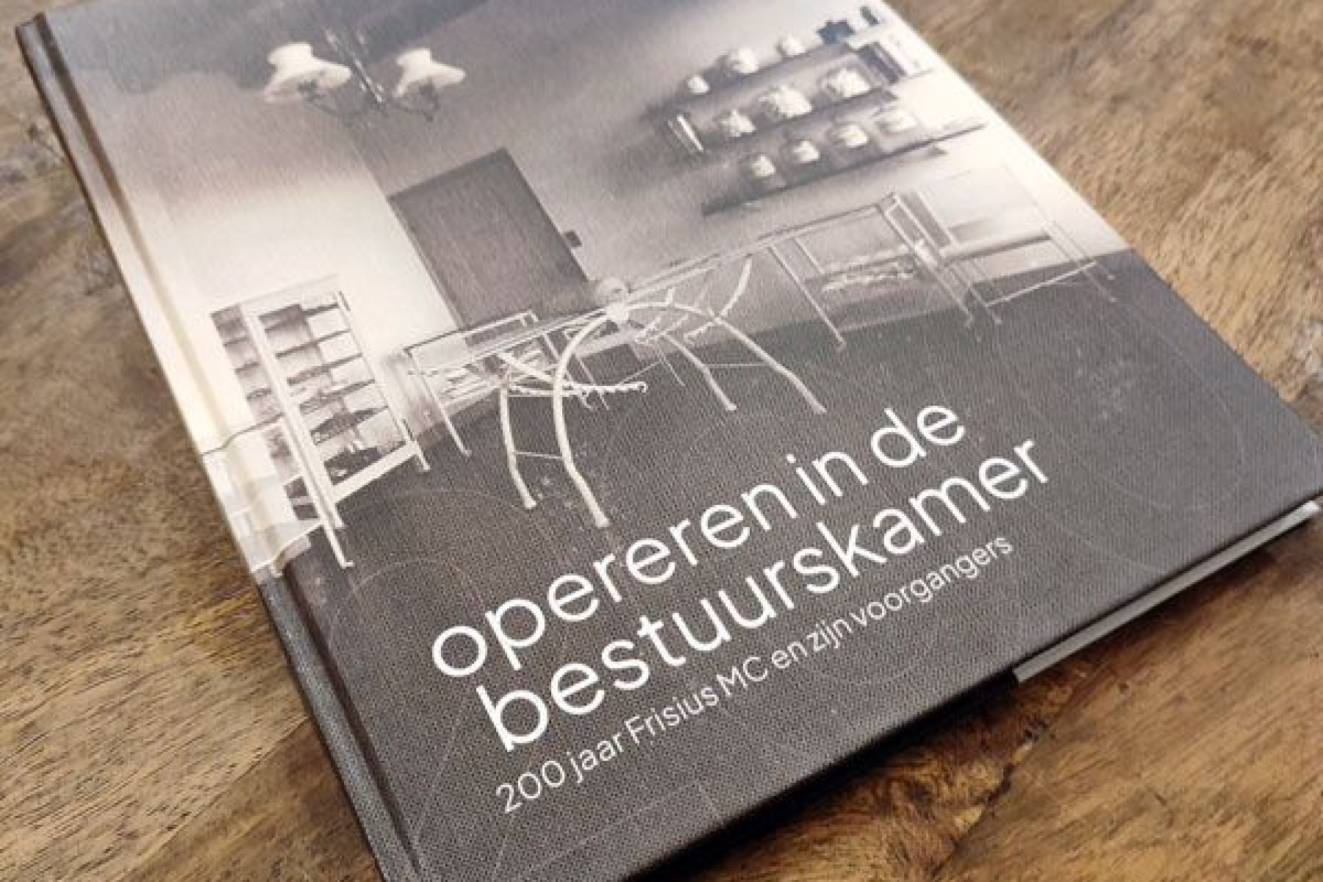 Jubileumboek Opereren in de bestuurskamer